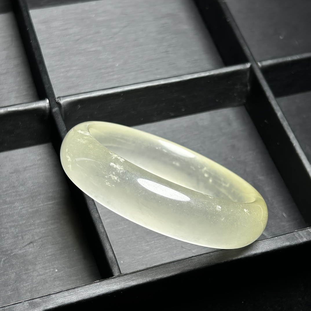 Women's Vintage-Inspired Light Yellow Quartz Bracelet, Elegant Gift